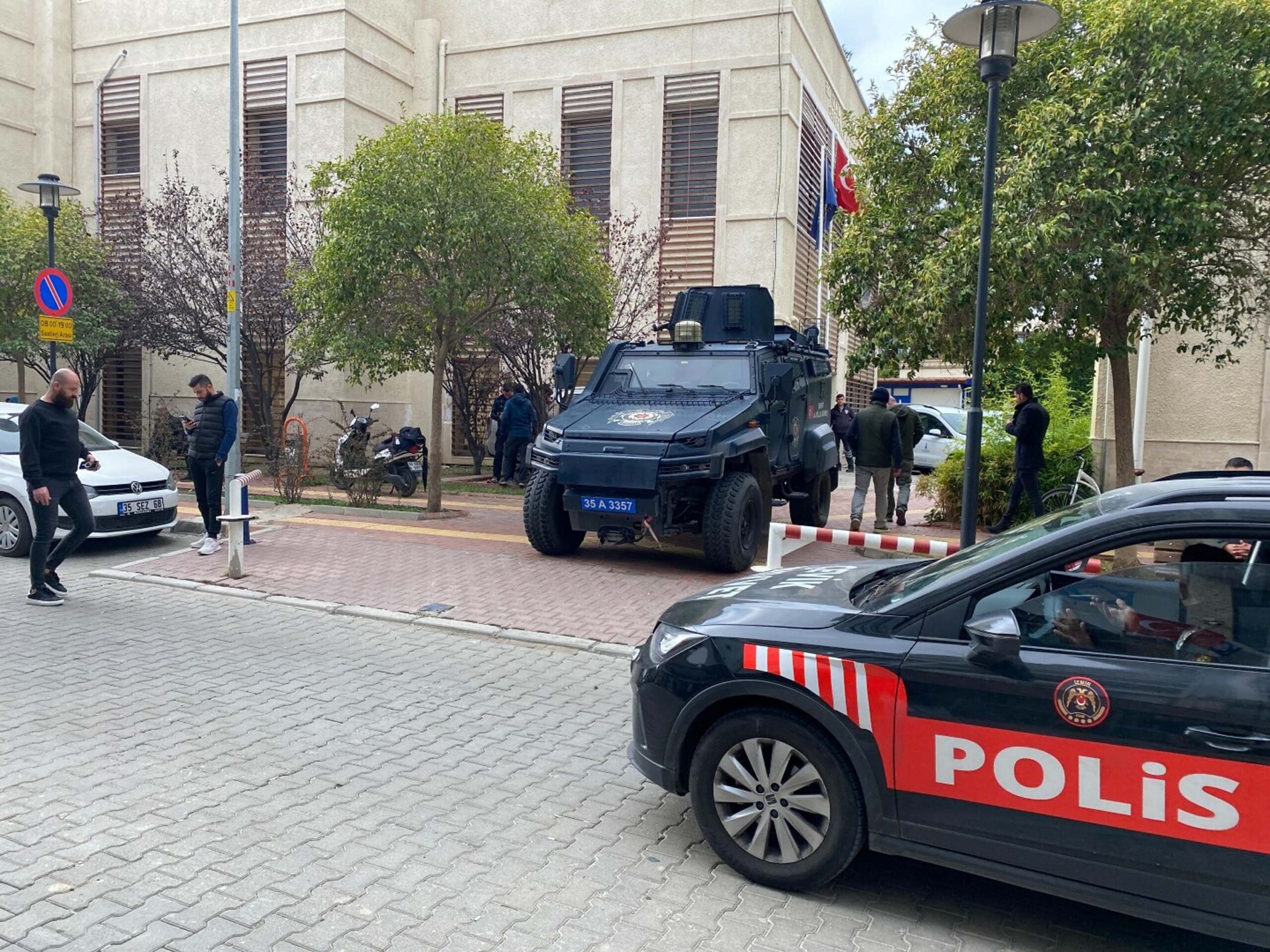 polis