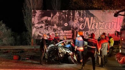 İzmir'in Kemalpaşa ilçesinde 1 kamyon, 1 hafif ticari araç, 3