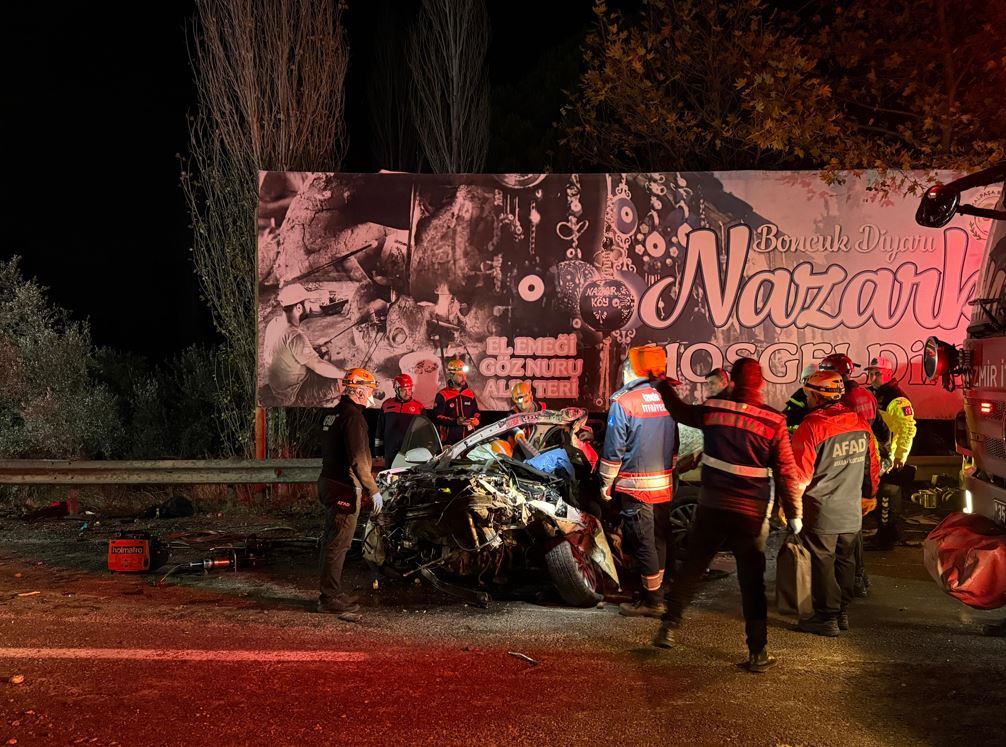 İzmir'in Kemalpaşa ilçesinde 1 kamyon, 1 hafif ticari araç, 3