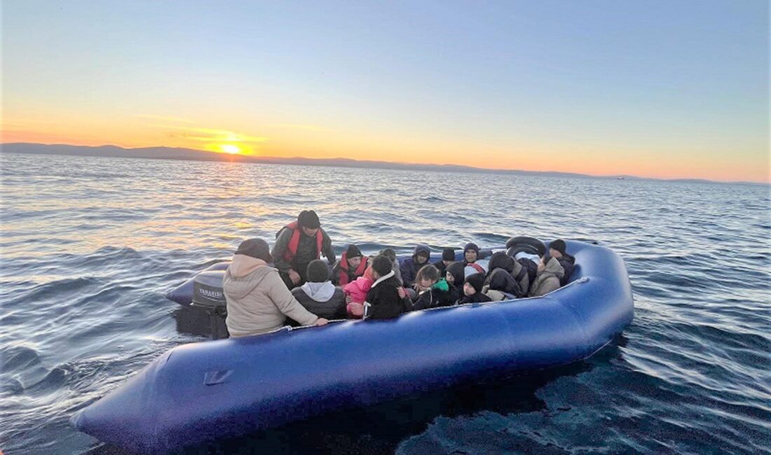 İzmir açıklarında 26'sı çocuk 99 kaçak göçmen yakalandı, 47'si çocuk