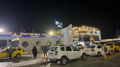 İzmir'de, Üçkuyular - Bostanlı seferini yapan 'Fethi Sekin' isimli feribotun