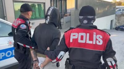 Mardin'de cezaevinden firar eden L.Ç., İzmir'in Konak ilçesinde saklandığı evde