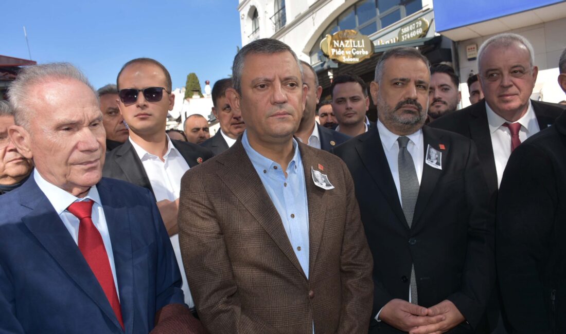 Cumhuriyet Halk Partisi (CHP) Genel Başkanı Özgür Özel, CHP İzmir