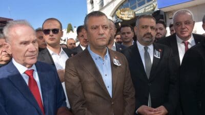 Cumhuriyet Halk Partisi (CHP) Genel Başkanı Özgür Özel, CHP İzmir