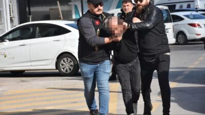 İzmir'in Seferihisar ilçesinde silahlı çatışma ihbarına giden 3 sivil polis