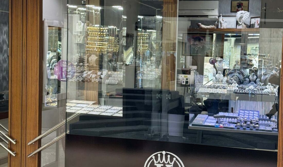 İzmir Karşıyaka’da kuyumcu İ.K., iddiaya göre, müşterilerinden ve meslektaşlarından topladığı