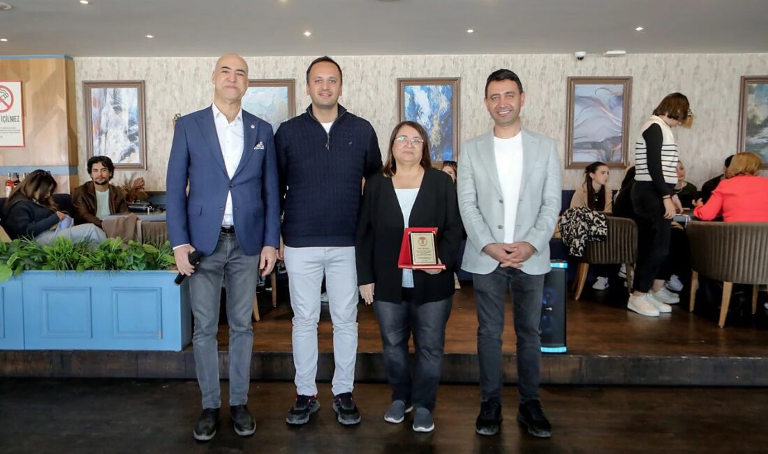 Tekstil Mühendisleri Odası İzmir Şubesi, üyeleriyle bir araya geldiği kahvaltı