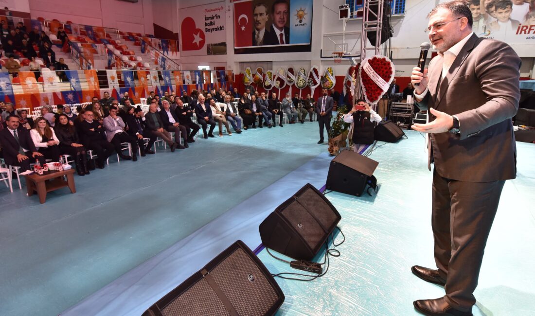 AK Parti Bayraklı Kongresinde konuşan AK Parti İzmir İlBaşaknı Bilal