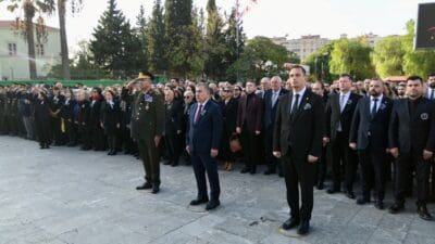 Bornovalılar Ulu Önder Mustafa Kemal Atatürk’ü aramızdan ayrılışının 86. Yılında saygı ve