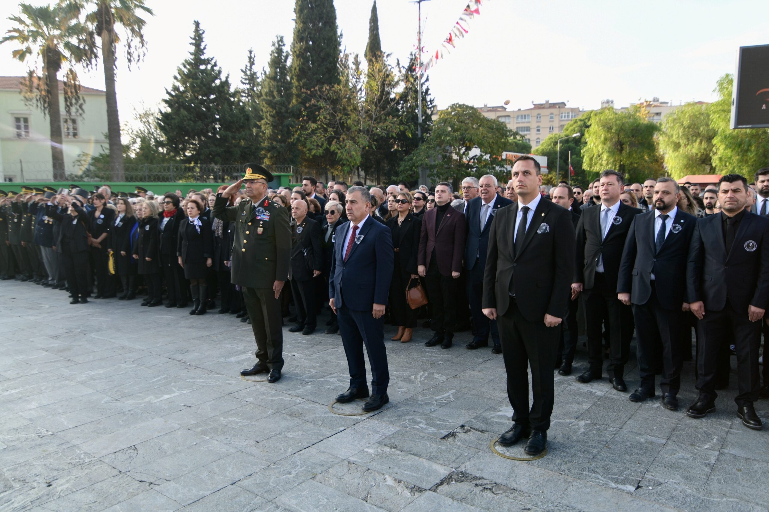 Bornovalılar Ulu Önder Mustafa Kemal Atatürk’ü aramızdan ayrılışının 86. Yılında saygı ve
