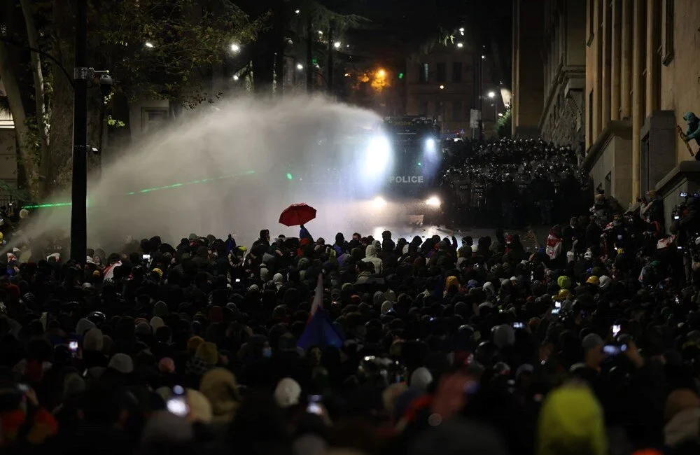 Gürcistan'da hükümet karşı protestolar dinmedi. Avrupa Birliği'ne katılım müzakerelerinin askıya