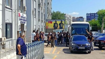 İzmir'de sokakta yürürken elektrik akıma kapılan İnanç Öktemay (44) ve
