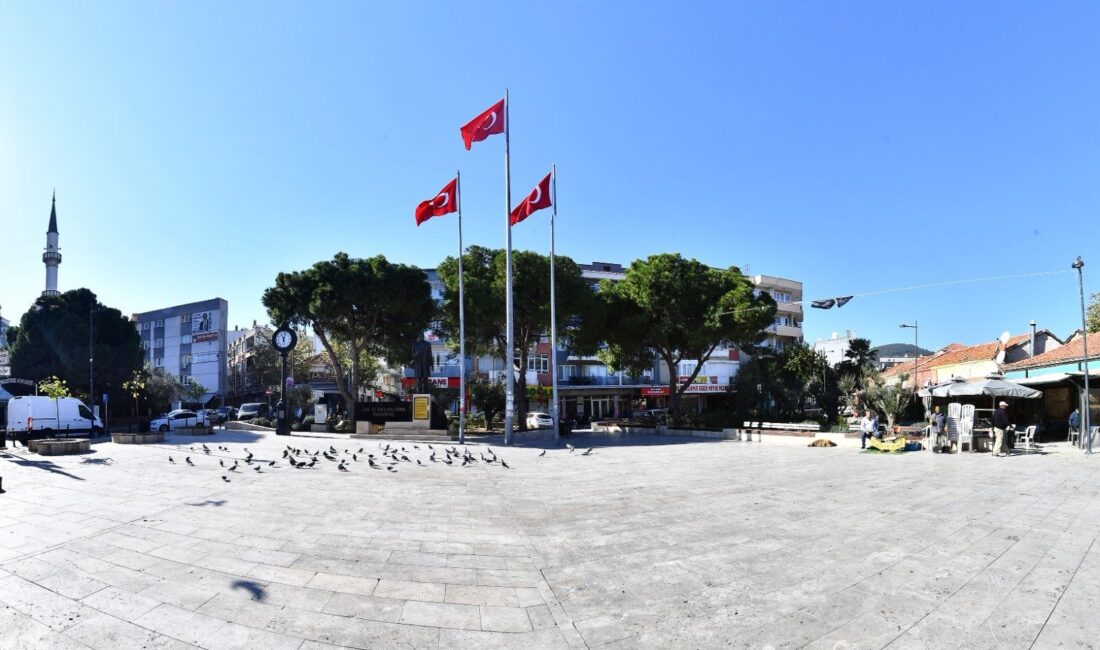 İzmir Büyükşehir Belediyesi Gaziemir’in sembolü Abdullah Arda Meydanı’ndaki yenileme çalışmalarını