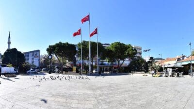 İzmir Büyükşehir Belediyesi Gaziemir’in sembolü Abdullah Arda Meydanı’ndaki yenileme çalışmalarını