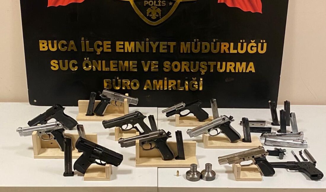 İzmir’de, uyuşturucu ve silah ticareti yapan şüphelilere yönelik düzenlenen operasyonda