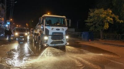 İzmir’in nüfus yoğunluğu bakımından en kalabalık ilçesi olan Buca’da temizlik
