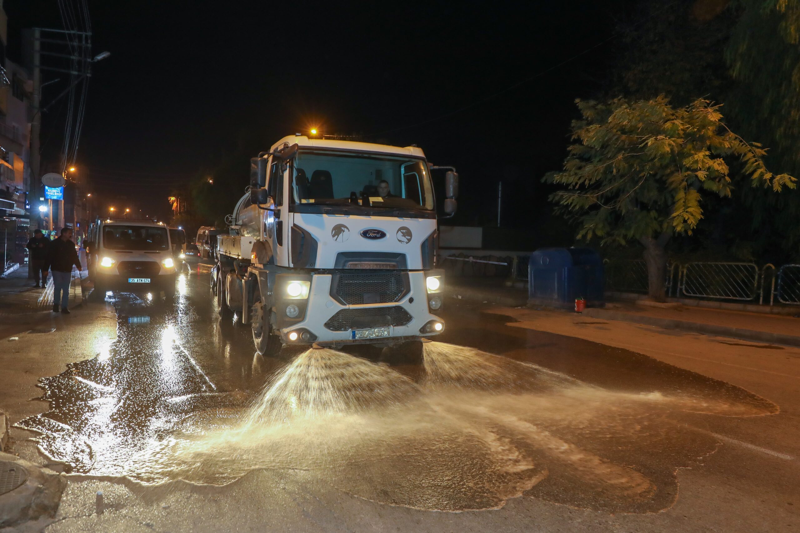 İzmir’in nüfus yoğunluğu bakımından en kalabalık ilçesi olan Buca’da temizlik