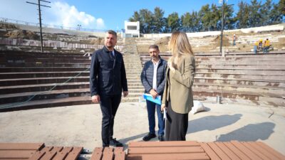 Buca Belediyesi’nin, Gölet Tesisleri Zeki Metin Sahnesi’nde başlattığı yenileme çalışmaları