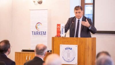 İzmir Büyükşehir Belediye Başkanı Dr. Cemil Tugay, yönetim kurulu başkanı