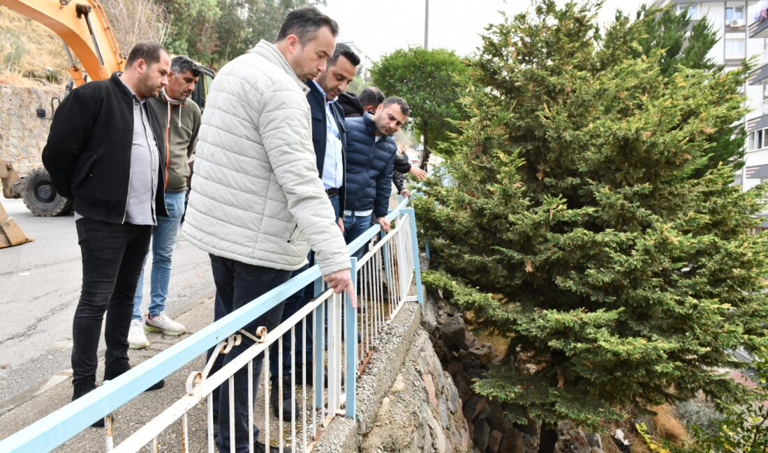 Atatürk Mahallesi’nde meydana gelen heyelan sonrası İzmir Büyükşehir Belediyesi ve