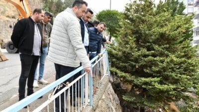 Atatürk Mahallesi’nde meydana gelen heyelan sonrası İzmir Büyükşehir Belediyesi ve