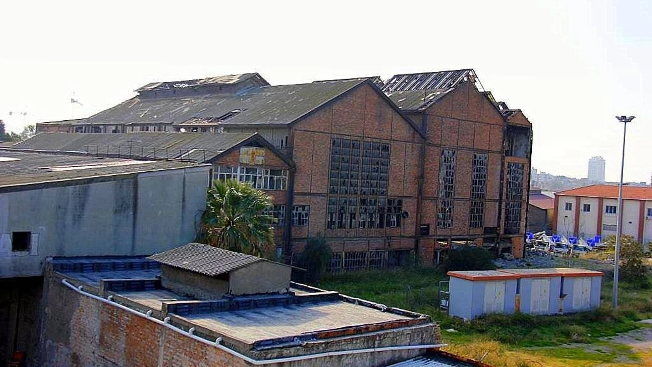 İzmir Alsancak Tarihi Elektrik Fabrikası'nın ticari alana dönüştürülmesi planına karşı