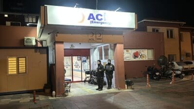 İzmir'in Selçuk ilçesinde anneleri evde kilitli bıraktığı sırada sobanın devrilmesiyle