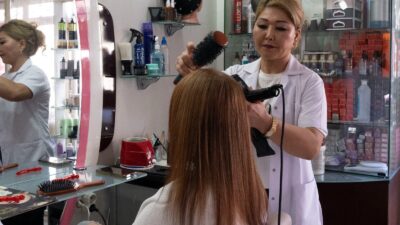 İzmir Büyükşehir Belediyesi, kadınların meslek sahibi olmasını sağlayarak ekonomik özgürleşmelerine