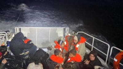 İzmir'in Çeşme, Karaburun ve Seferihisar ilçesi açıklarında 46'sı çocuk 87