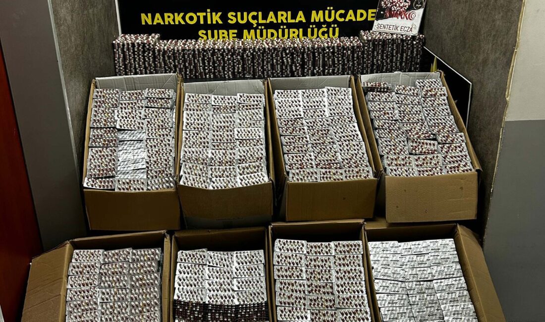 İzmir Karabağlar’da bir eve düzenlenen operasyonda 295 bin 691 adet