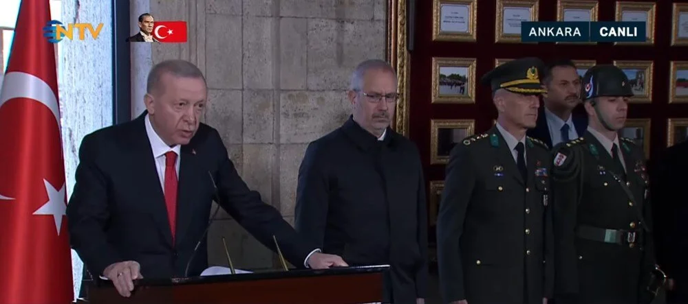 Devlet erkanı Ata'nın huzurunda | Cumhurbaşkanı
Erdoğan: Barışın, huzurun hakim olduğu Türkiye’yi inşa edene kadar durmadan
yürüyeceğiz - 5