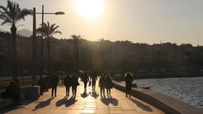 İzmir'de etkili olan soğuk hava hafta boyunca yerini daha ılık