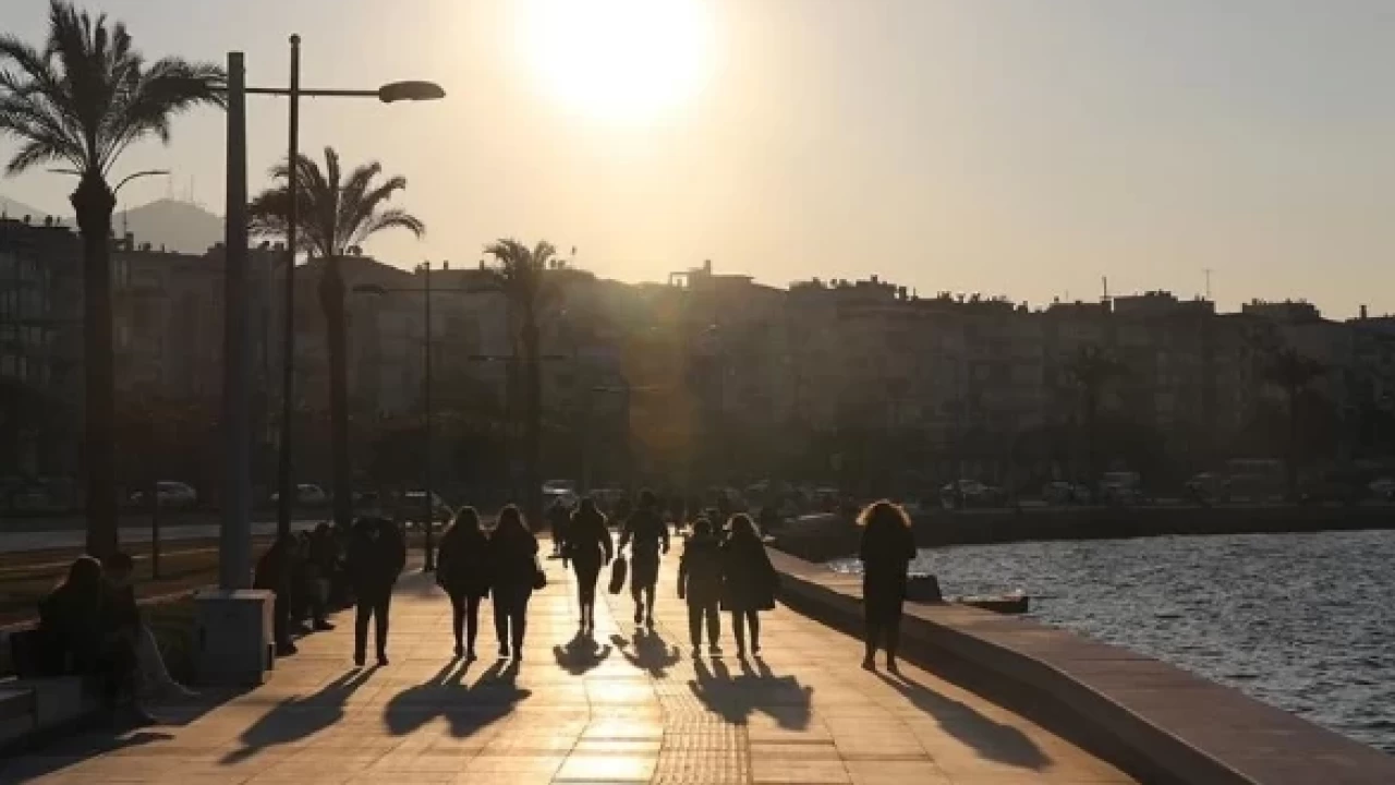 İzmir'de etkili olan soğuk hava hafta boyunca yerini daha ılık
