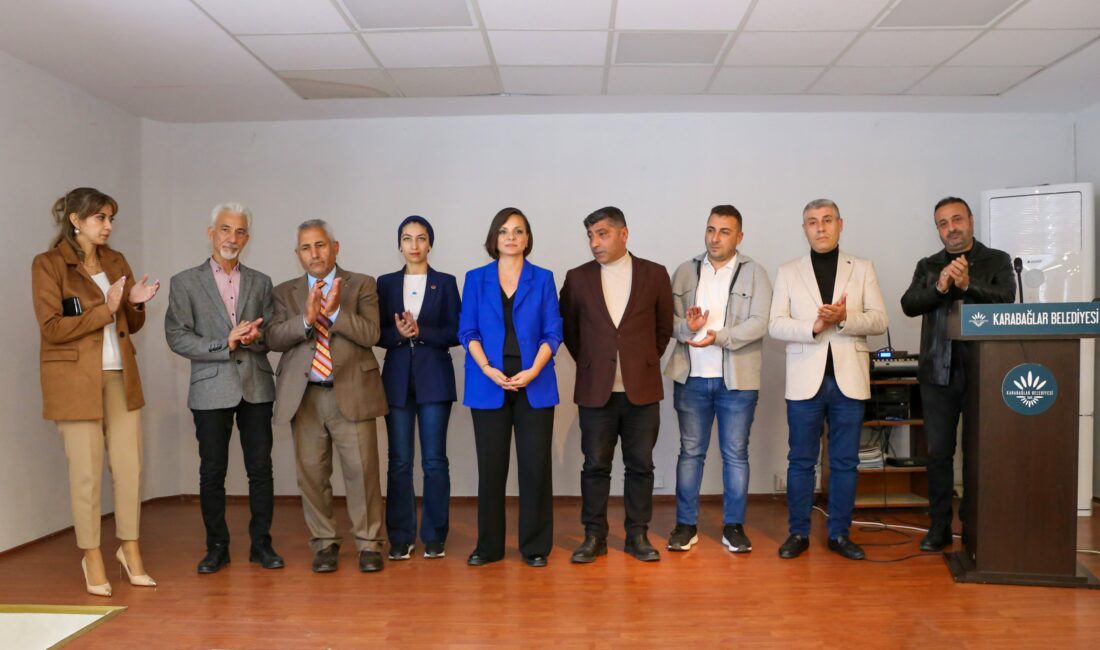 Karabağlar’da Bağımlılıkla Mücadele Seminerleri başladı Karabağlar Belediyesi, bağımlılıkla mücadele çerçevesinde başlattığı seminer programlarıyla aileleri bilinçlendirmeyi