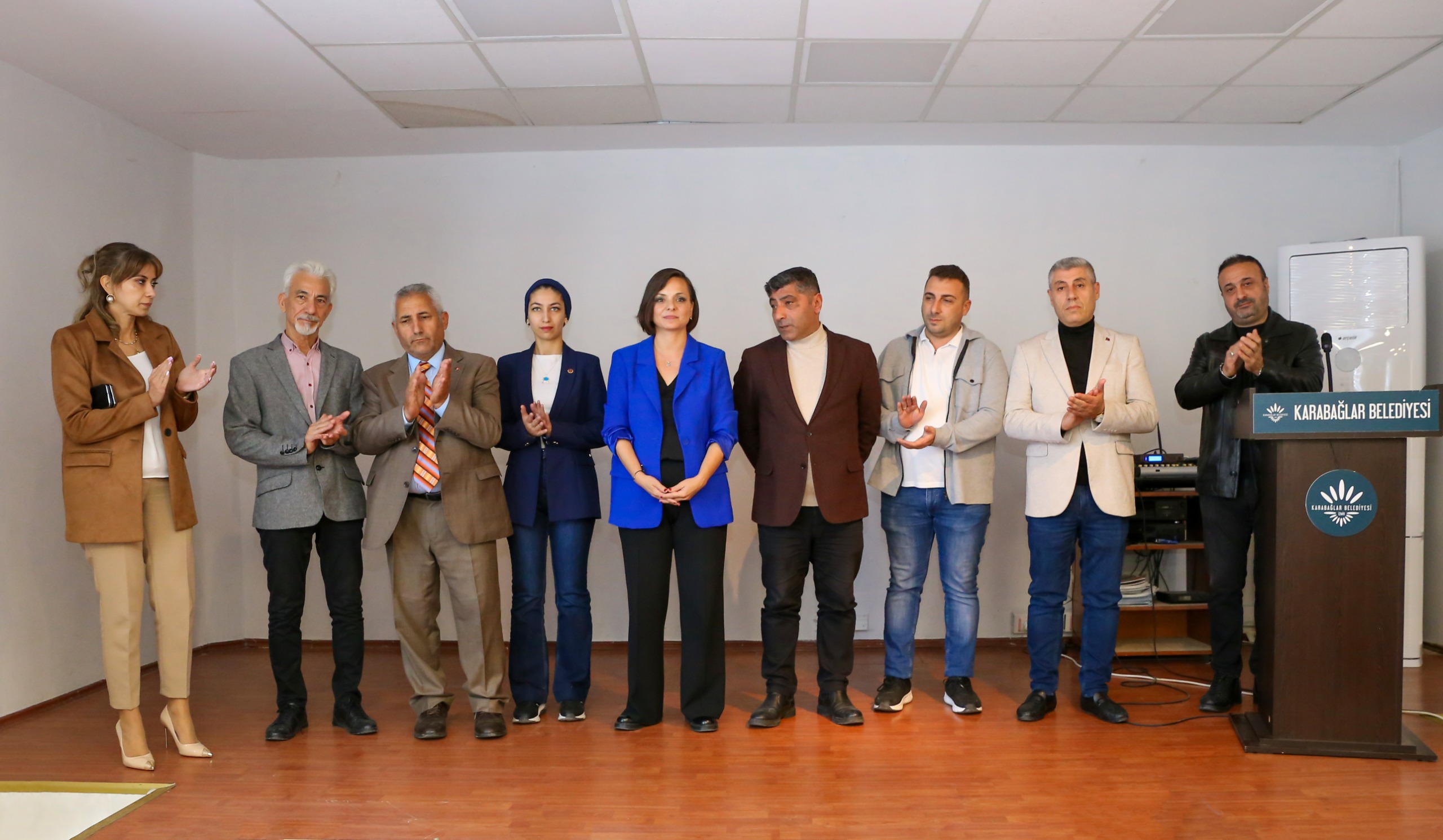 Karabağlar Belediyesi, bağımlılıkla mücadele çerçevesinde başlattığı seminer programlarıyla aileleri bilinçlendirmeyi