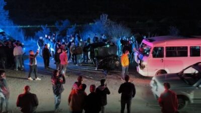 Aydın’ın Köşk ilçesinde, işçi servisi ile otomobilin çarpıştığı kazada 1’i