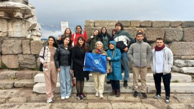 İzmir Büyükşehir Belediyesi tarafından başlatılan “Kitaplarla Yolculuk” projesi kapsamında, her