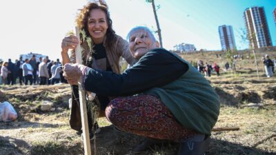 Daha yeşil bir kent hedefiyle çalışmalarını sürdüren Karşıyaka Belediyesi, yapı