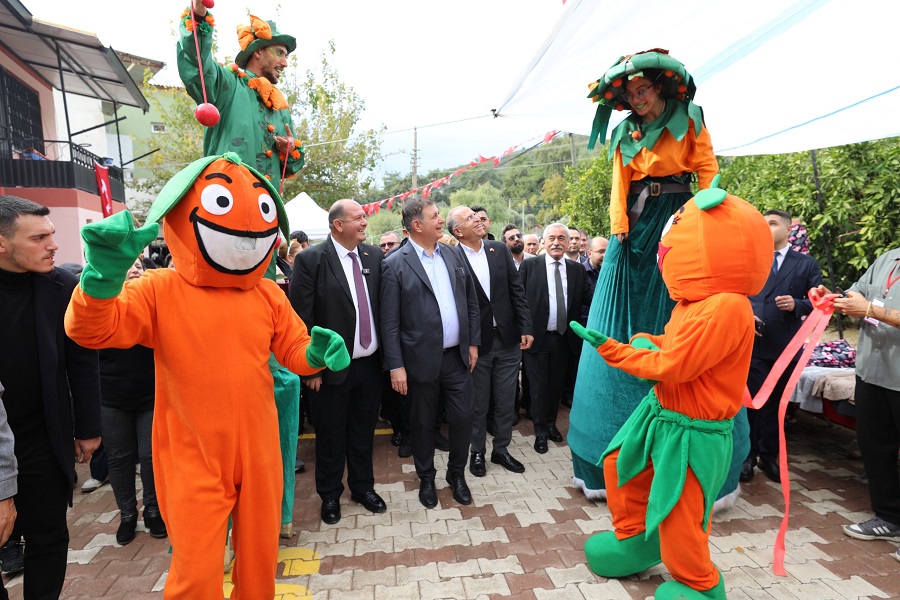 Menderes Belediyesi tarafından Geleneksel Gümüldür Özdere Mandalina Festivali renkli görüntülerle