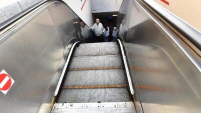 Evka 3-Narlıdere Kaymakamlık arasında hizmet veren 27 kilometrelik İzmir Metrosu’nun