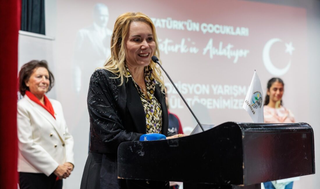 Atatürk’ün çocukları Atatürk’ü anlattı Konak Belediyesi’nin Alsancak Koruma ve Güzelleştirme Derneği’yle birlikte bu yıl