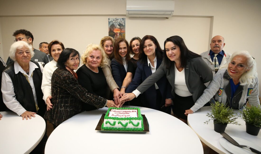 Karşıyaka Belediye Başkanı Yıldız Ünsal, KARGEM ve anaokullarında görev yapan