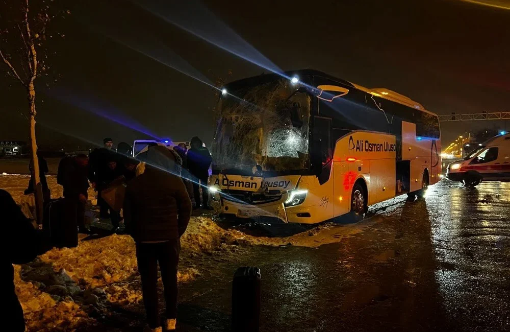 Kayseri'nin Melikgazi ilçesinde işçi servisi ile yolcu otobüsünün çarpışması sonucu