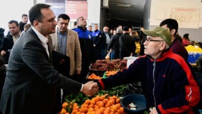 Bornova Belediyesi, ilçedeki pazar yerlerini daha sağlıklı, güvenli ve modern