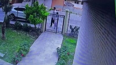 İzmir’in Buca ilçesinde, park yerini uygunsuz bulduğu Nazlı Aksu’ya (35)