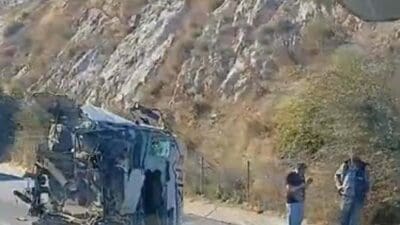 orbalı'da meydana gelen trafik kazasında, park halindeki TIR'a çarpan diğer