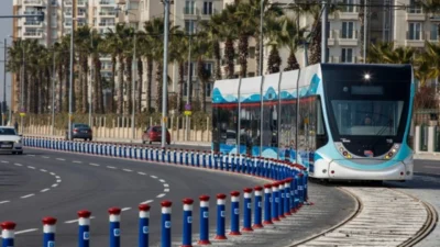 Karşıyaka ve Çiğli tramvay hatlarında, Yeşil, Kırmızı ve Mavi hat