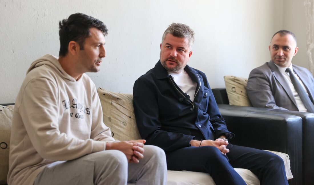 Buca Belediye Başkanı Görkem Duman, görevi başındayken saldırıya uğrayarak yaralanan