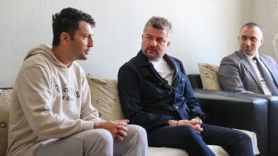 Buca Belediye Başkanı Görkem Duman, görevi başındayken saldırıya uğrayarak yaralanan