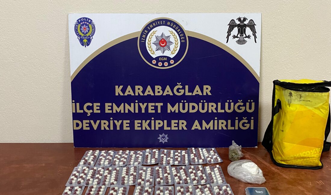 İzmir'in Karabağlar ilçesinde, bir parkta çöp kutusunda uyuşturucu sakladığı tespit